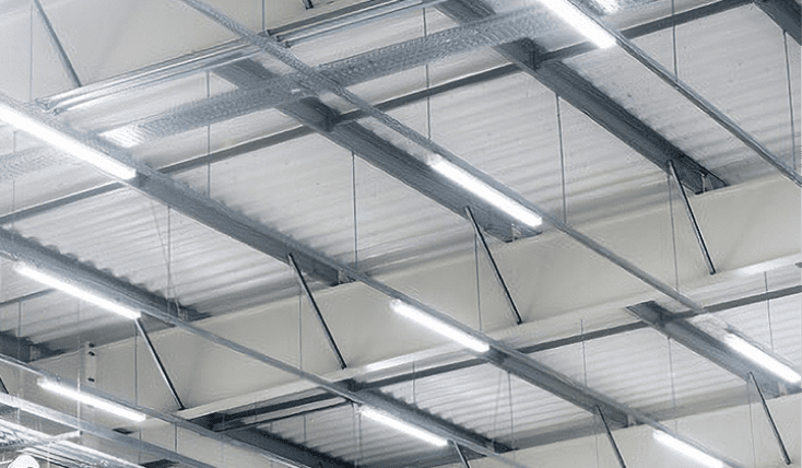LED照明を備えた工場内部