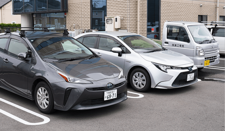 貸与している白い社用車